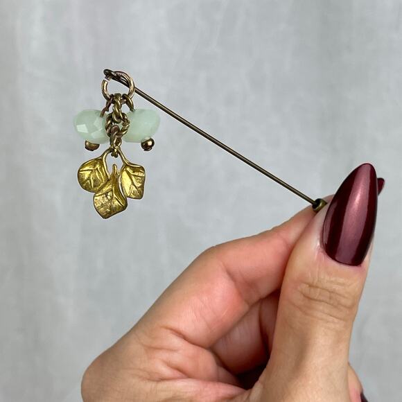 🍃 Brass Gold Tone Stick Pin Leaves Charm Mint Green Faceted Dangling Beads - Picture 4 of 16